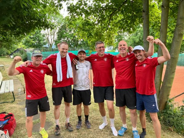 Rumbecker Ü30 Tennis-Herren drehen Spiel im Windfirkel